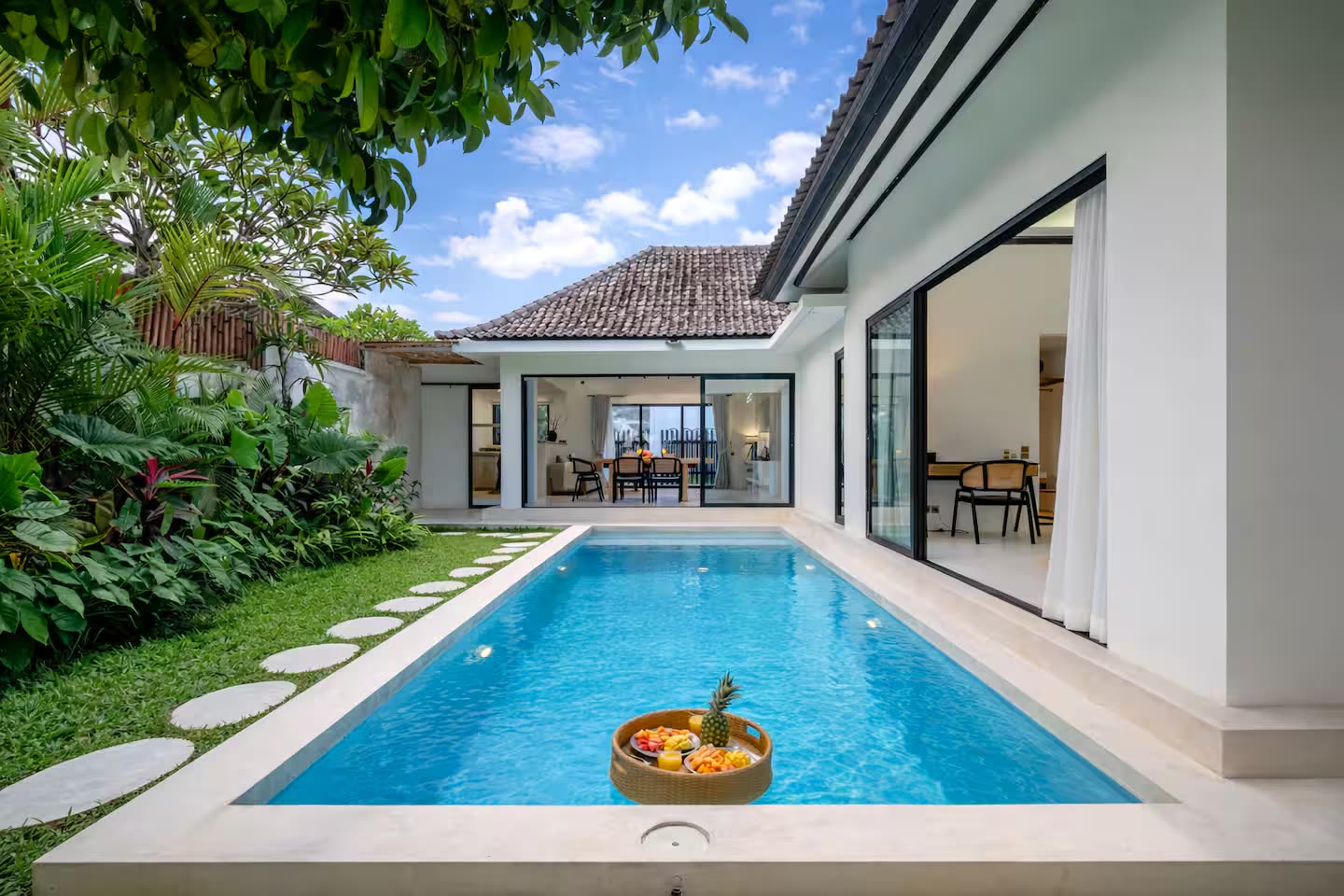 Pool with floating tray